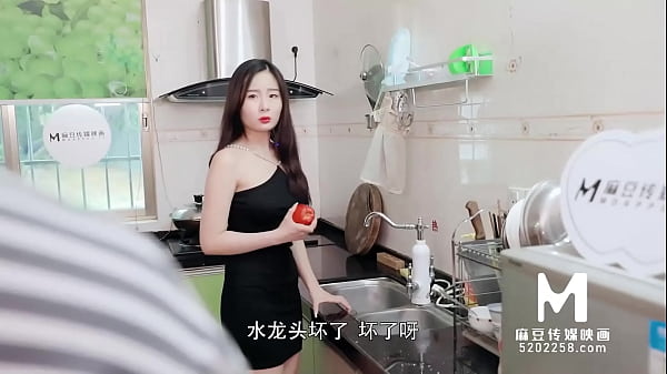 Đang nấu mà lại phải bỏ dở để địt anh