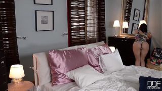 Đụ hai cô đồng nghiệp dâm chảy nước