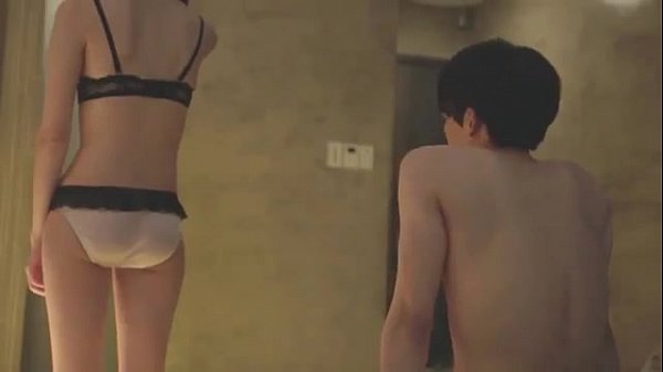Nhìn mông bạn thân,thanh niên lên hứng thèm đụ
