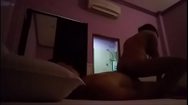 Tắt đèn để không ai thấy em bị đâm