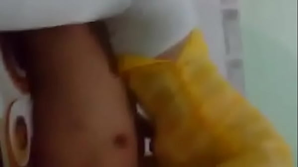 Con vợ dâm đãng nhờ anh tài xế chịch mình vì nứng lồn