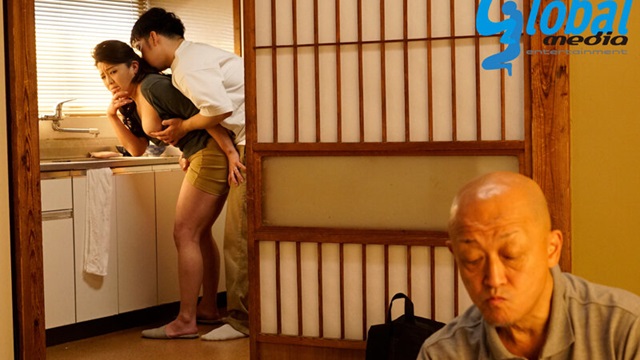 Mối quan hệ loạn luân vụng trộm giữa mẹ và con trai