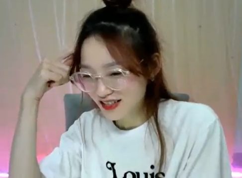 Idol Nari xinh đẹp chat sex thủ dâm với đồng dâm trên live