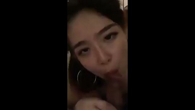 Con vợ tới ngày nứng bú cu cho chồng để chồng trả bài