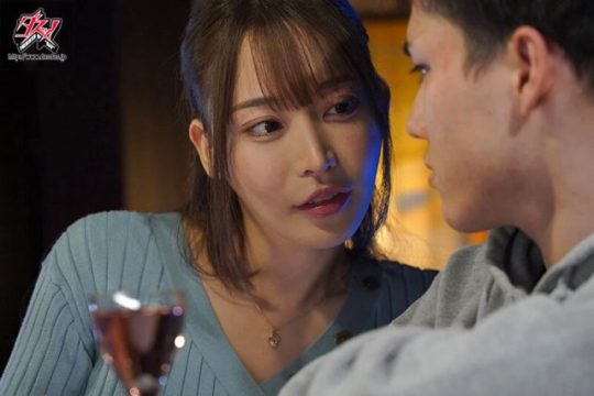 Dâm nữ xinh đẹp gợi tình gạ địt cấp trên đẹp trai
