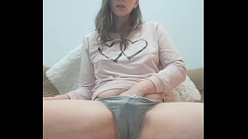 Cô Nàng Tự Sướng Một Mình