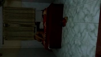 Đêm Hội Sau Cùng Bạn Bè, Tôi Và Em Gái Mình Quấn Quýt Trong Phòng Riêng