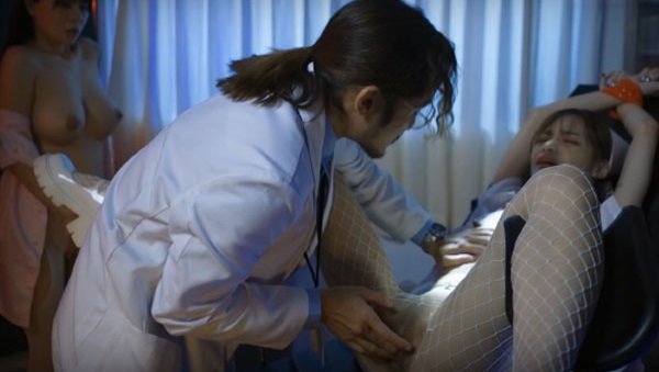 Đêm Điên Cuồng Của Nữ Y Tá Trưởng Phòng The