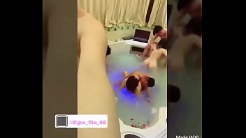 Tắm Chung Với Em ở Việt Nam